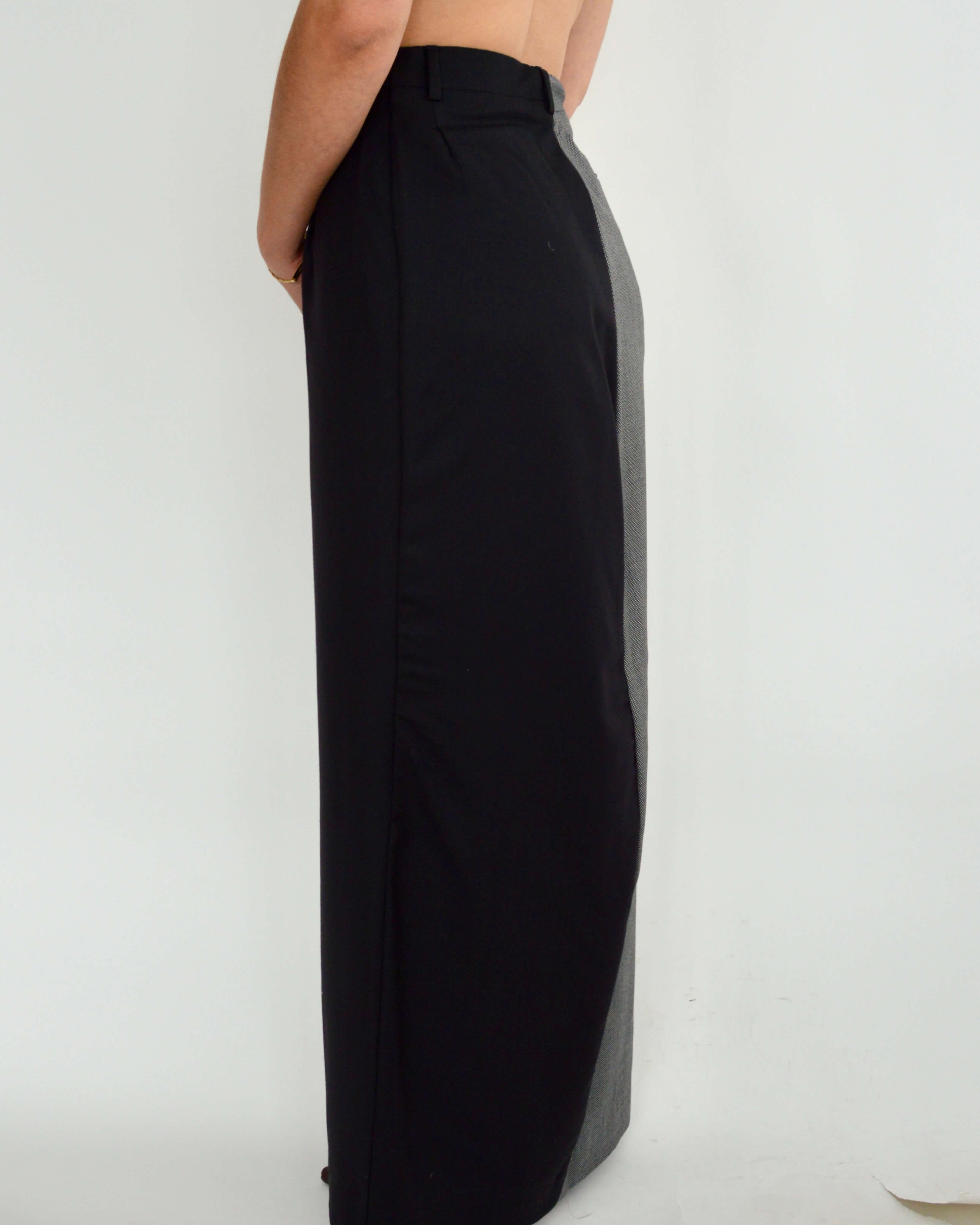 DUO Long Skirt - Dark on Top (S/M)