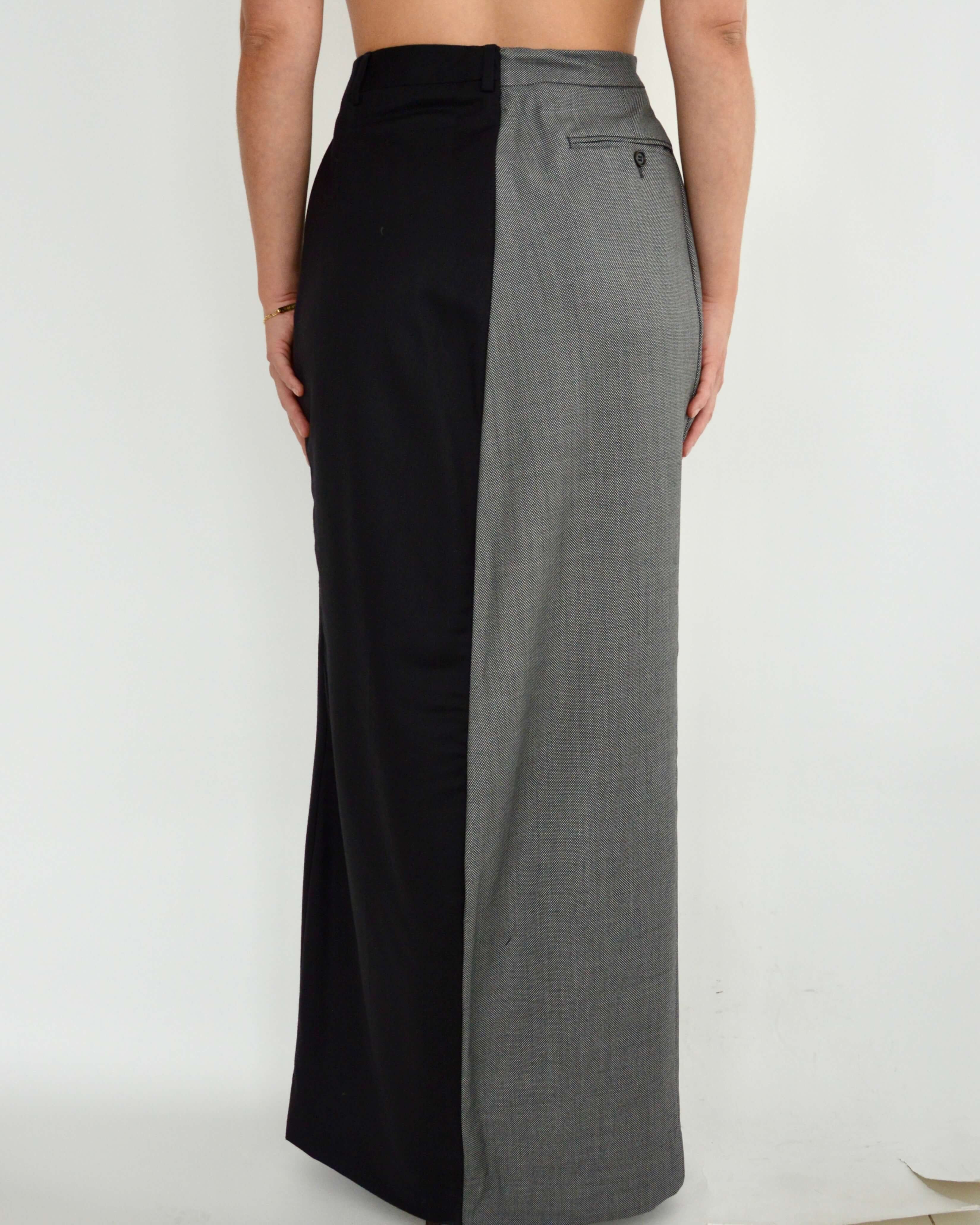 DUO Long Skirt - Dark on Top (S/M)