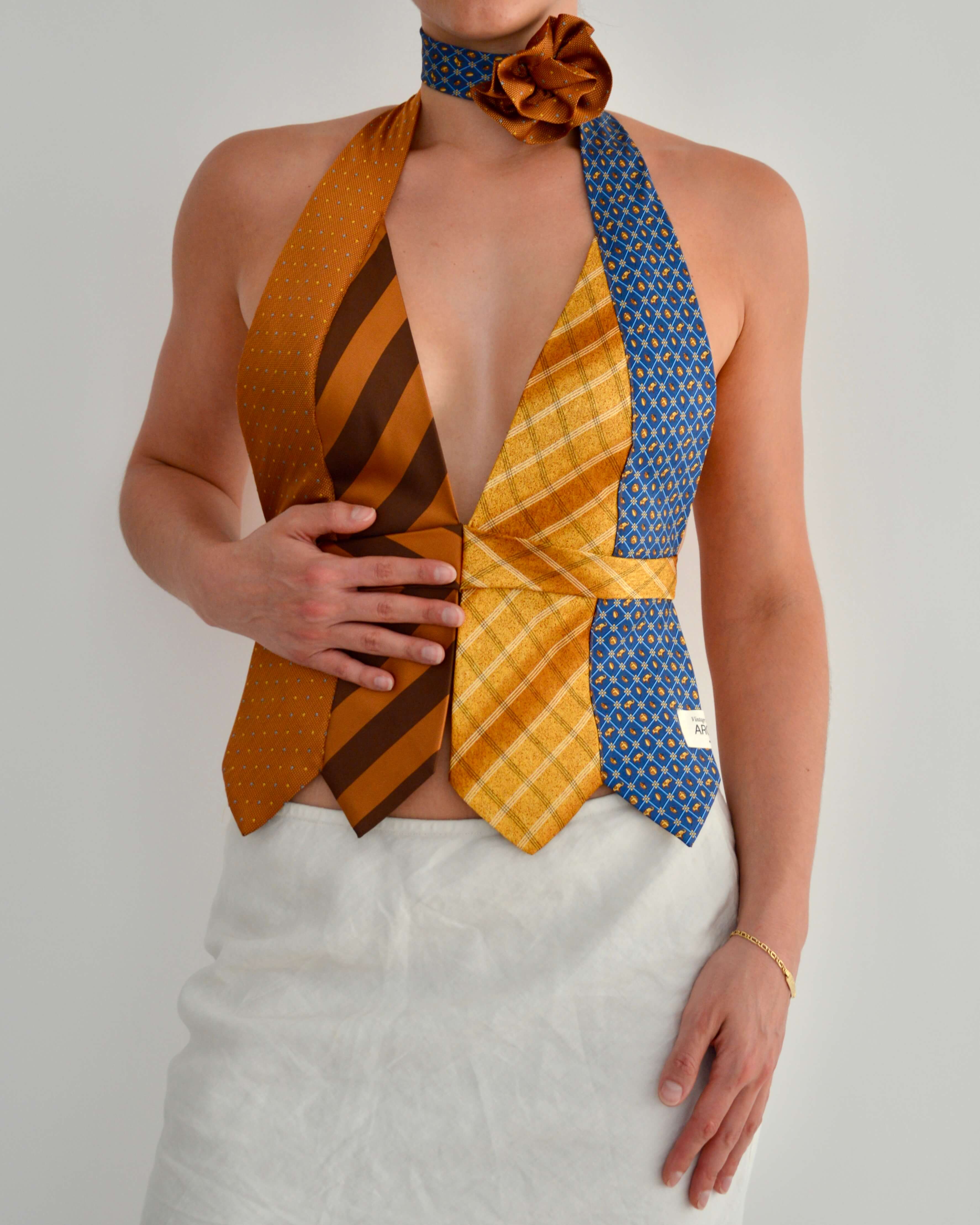 Haut à nouer et ras-de-cou fleuri - n° 22 (S/M)