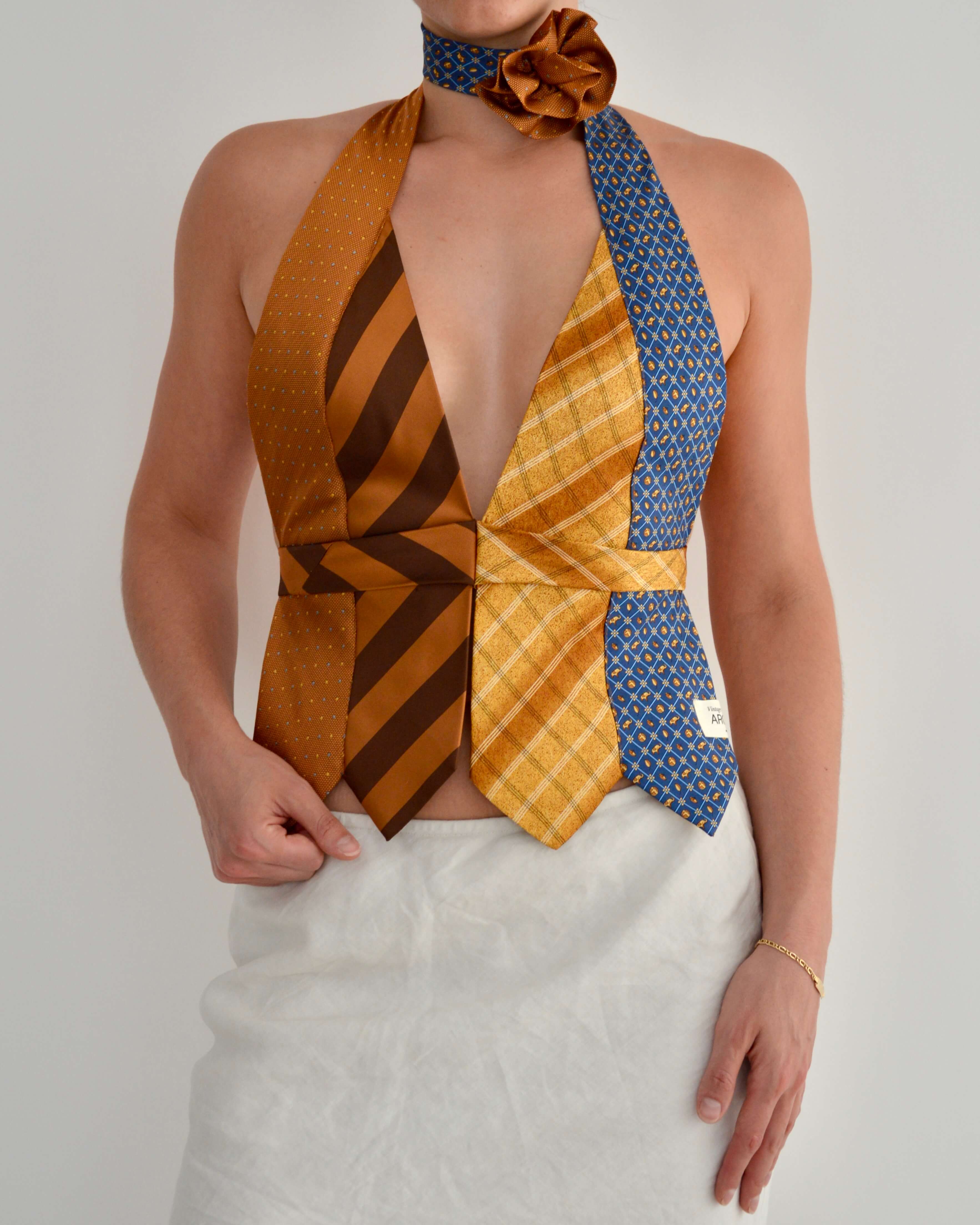 Haut à nouer et ras-de-cou fleuri - n° 22 (S/M)