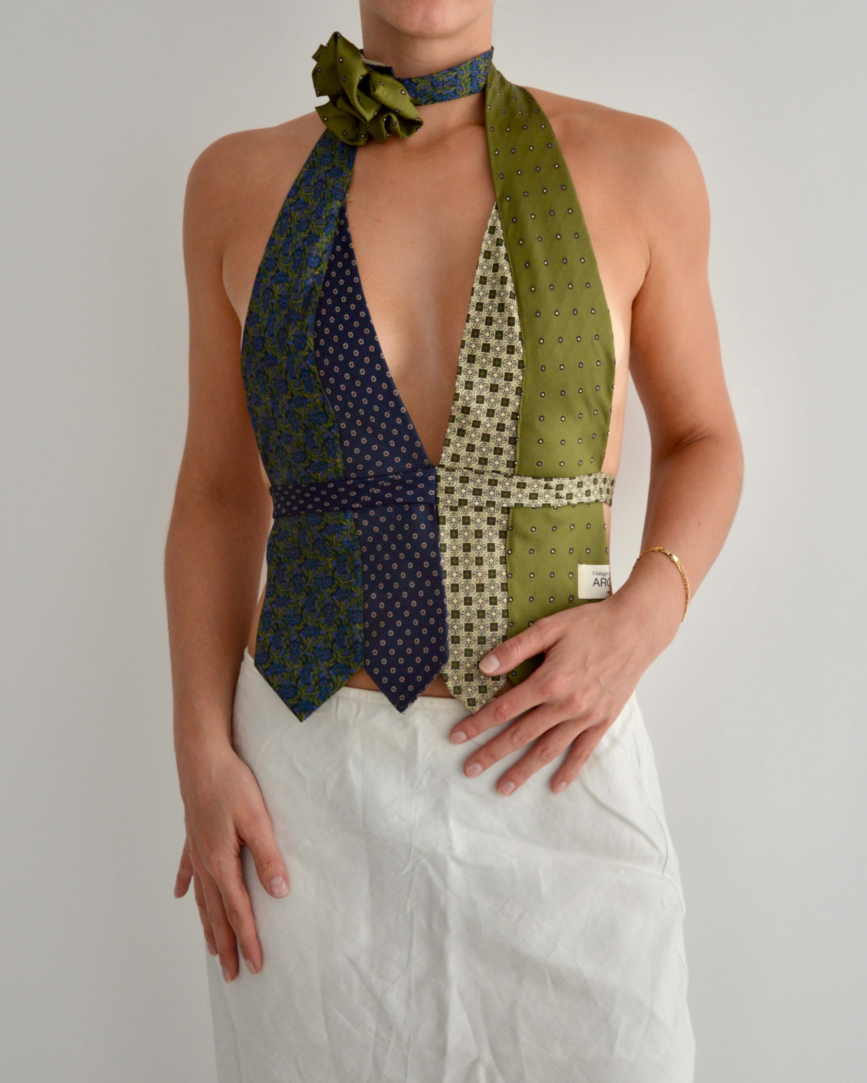 Haut à nouer et ras-de-cou fleuri - n° 26 (S/M)