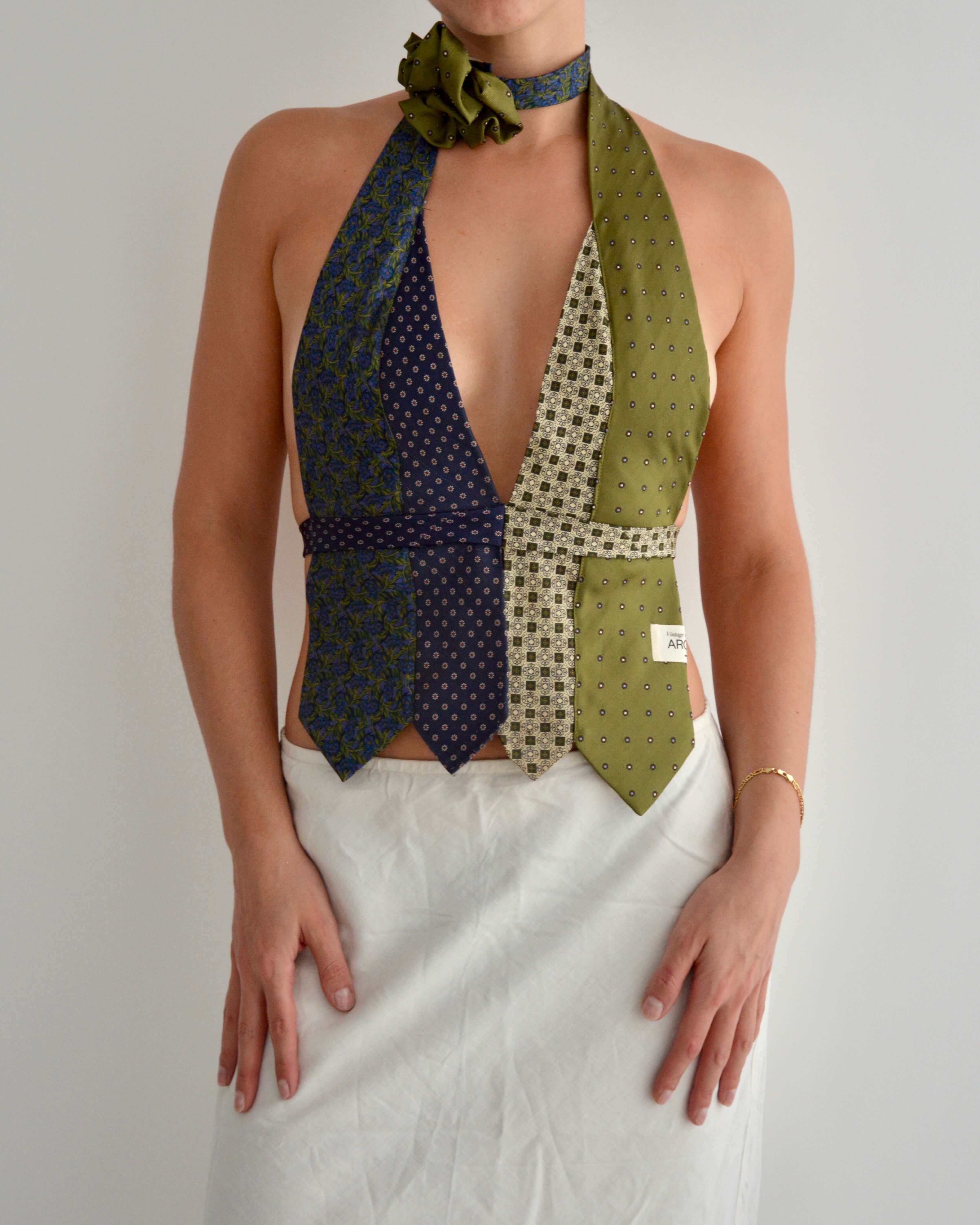 Haut à nouer et ras-de-cou fleuri - n° 26 (S/M)