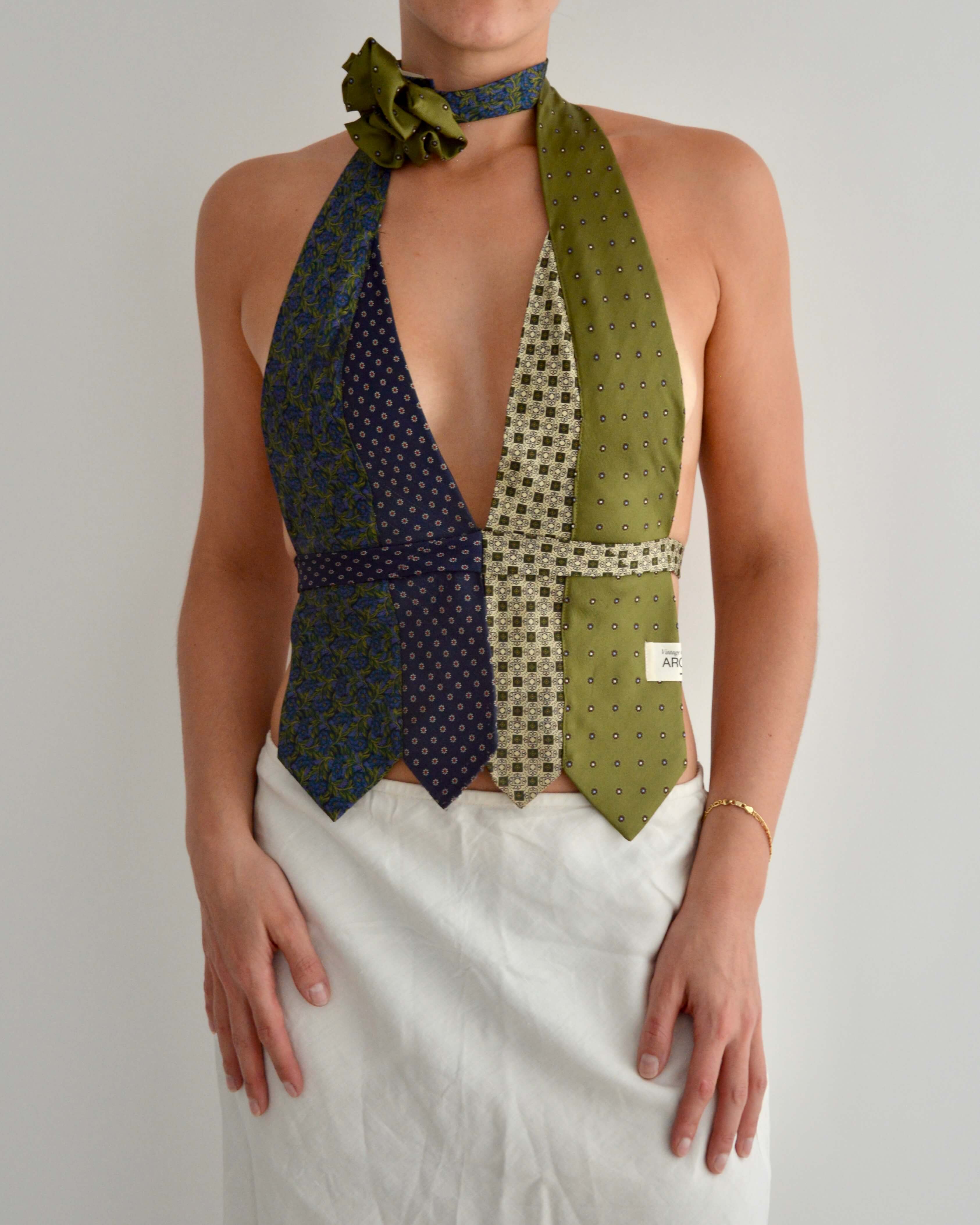 Haut à nouer et ras-de-cou fleuri - n° 26 (S/M)