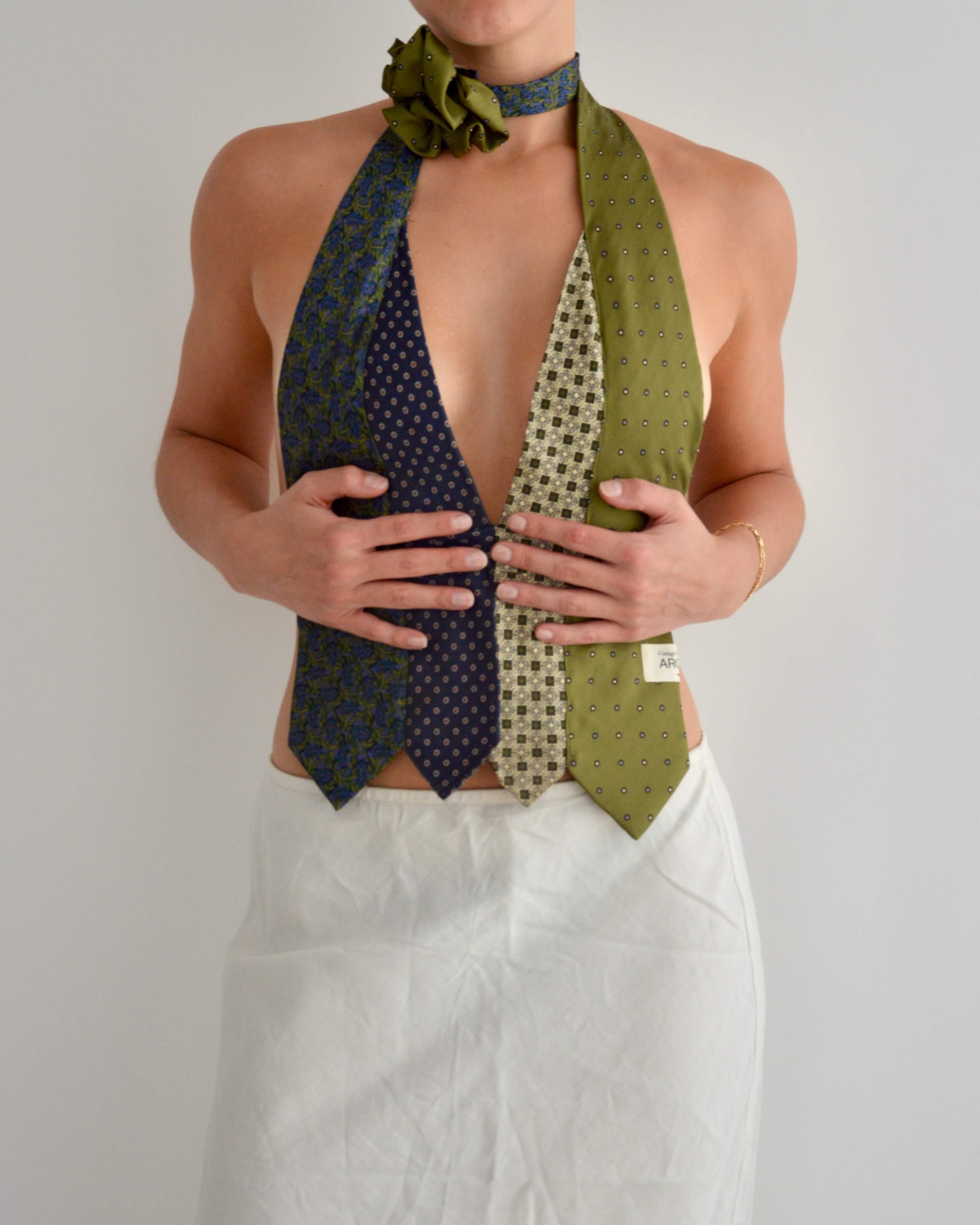 Haut à nouer et ras-de-cou fleuri - n° 26 (S/M)