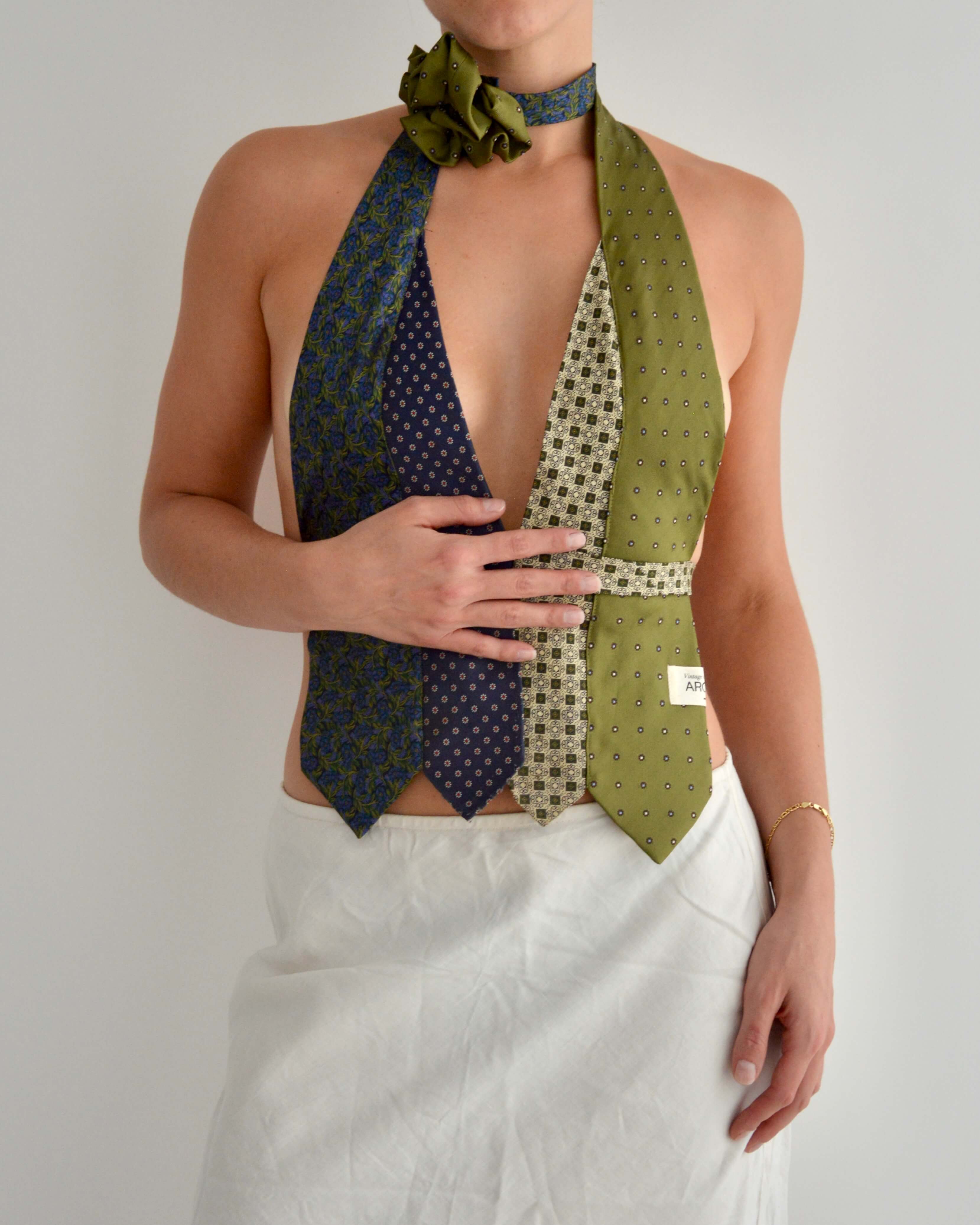 Haut à nouer et ras-de-cou fleuri - n° 26 (S/M)