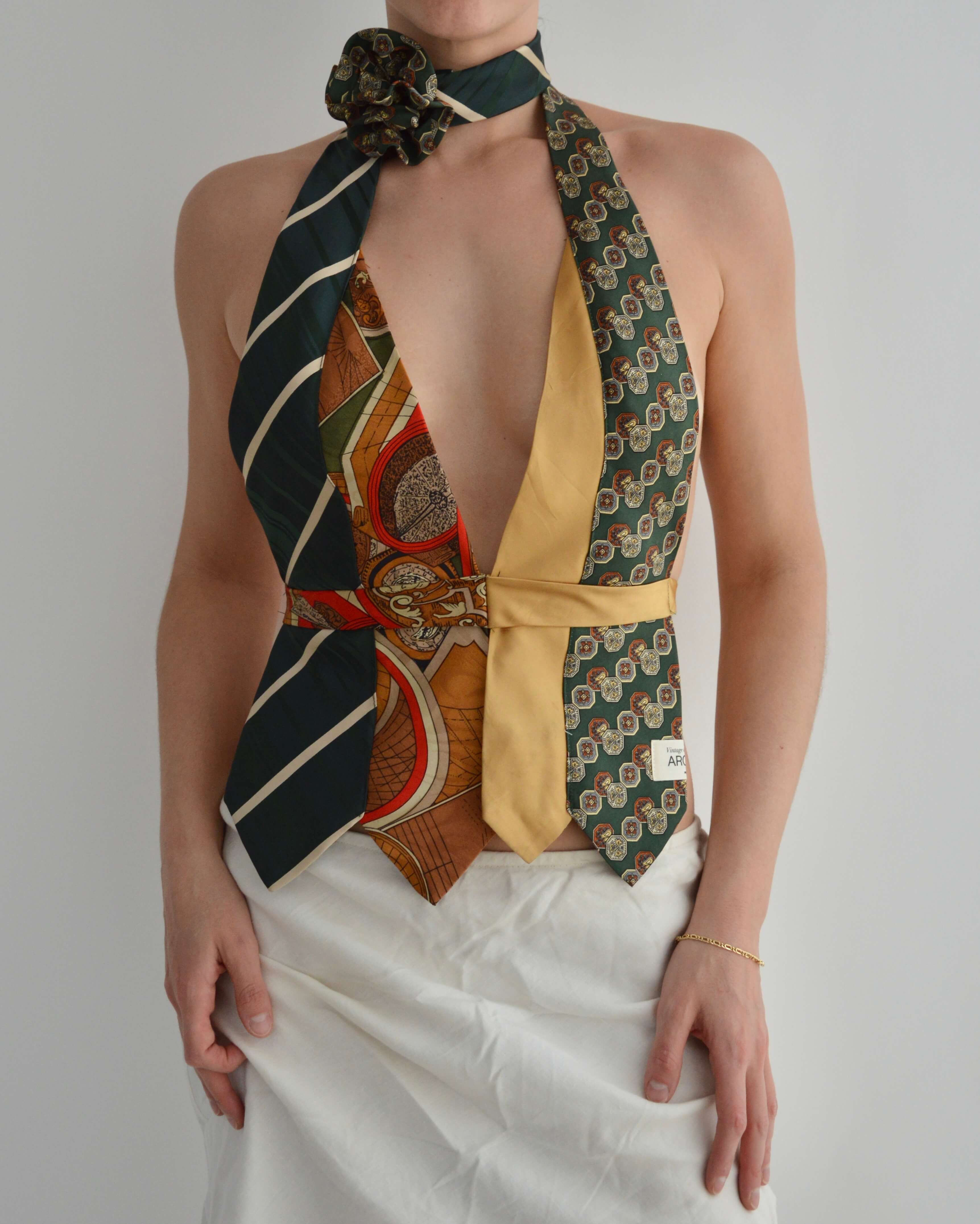 Haut à nouer et ras-de-cou fleuri - n° 34 (S)