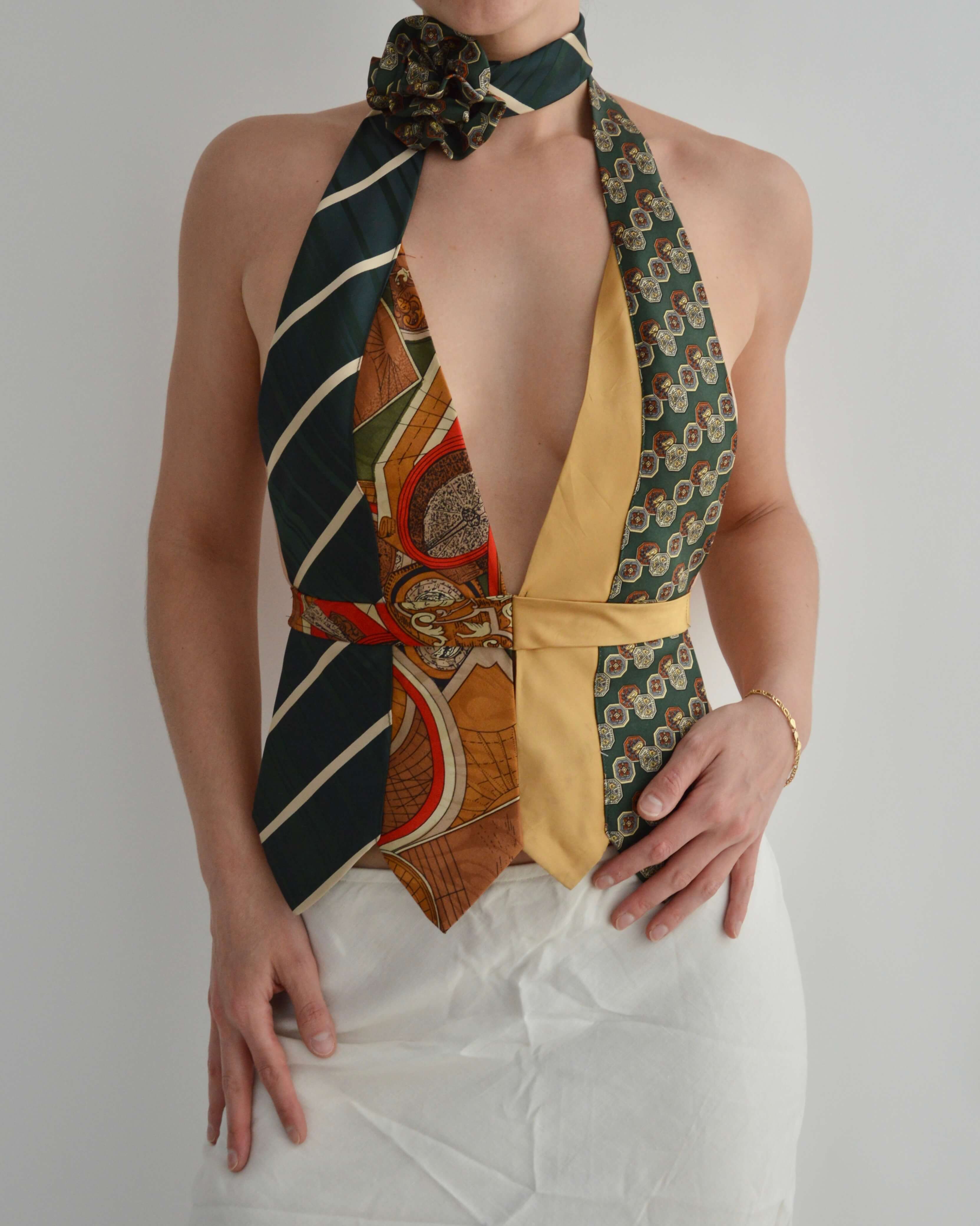 Haut à nouer et ras-de-cou fleuri - n° 34 (S)