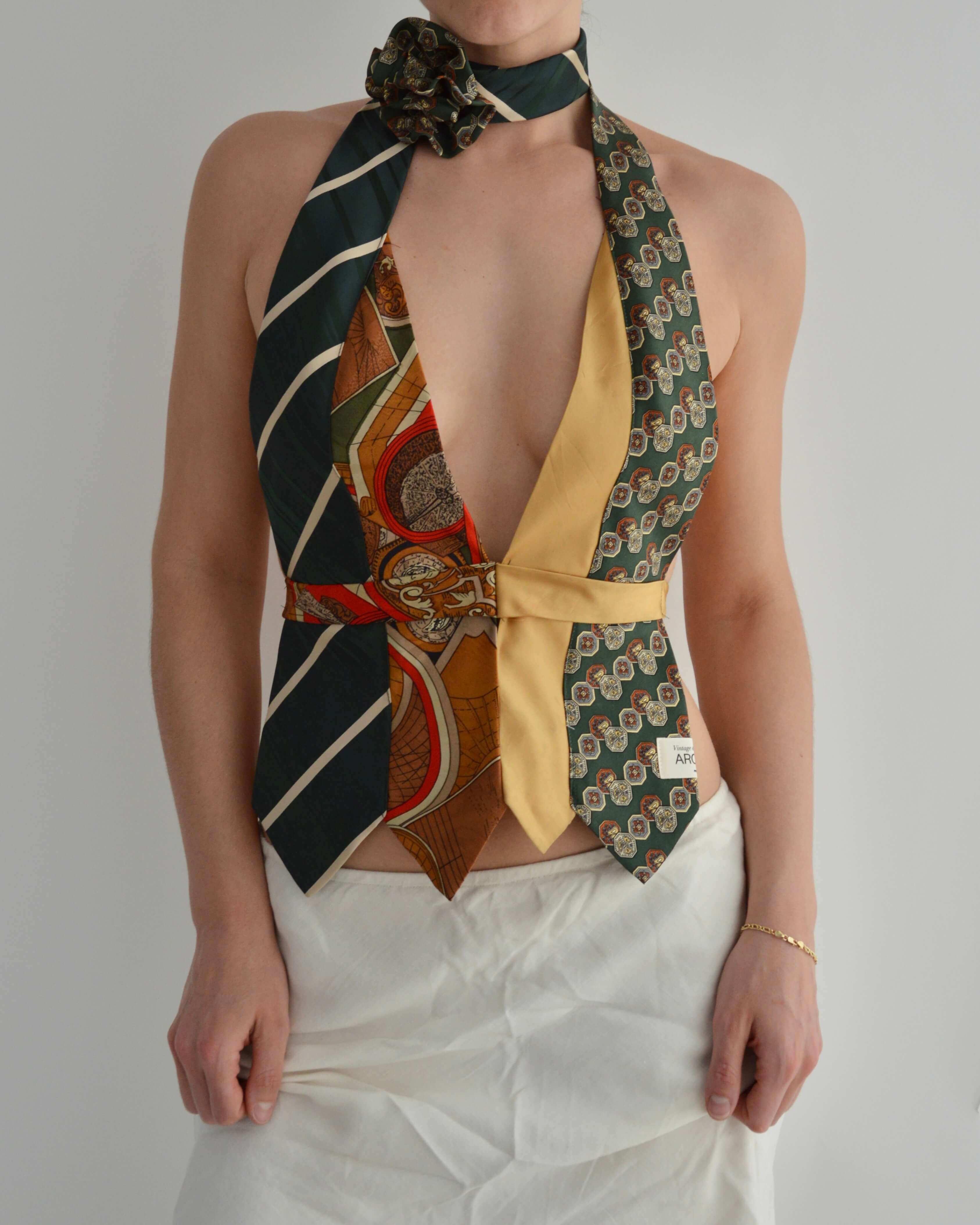 Haut à nouer et ras-de-cou fleuri - n° 34 (S)