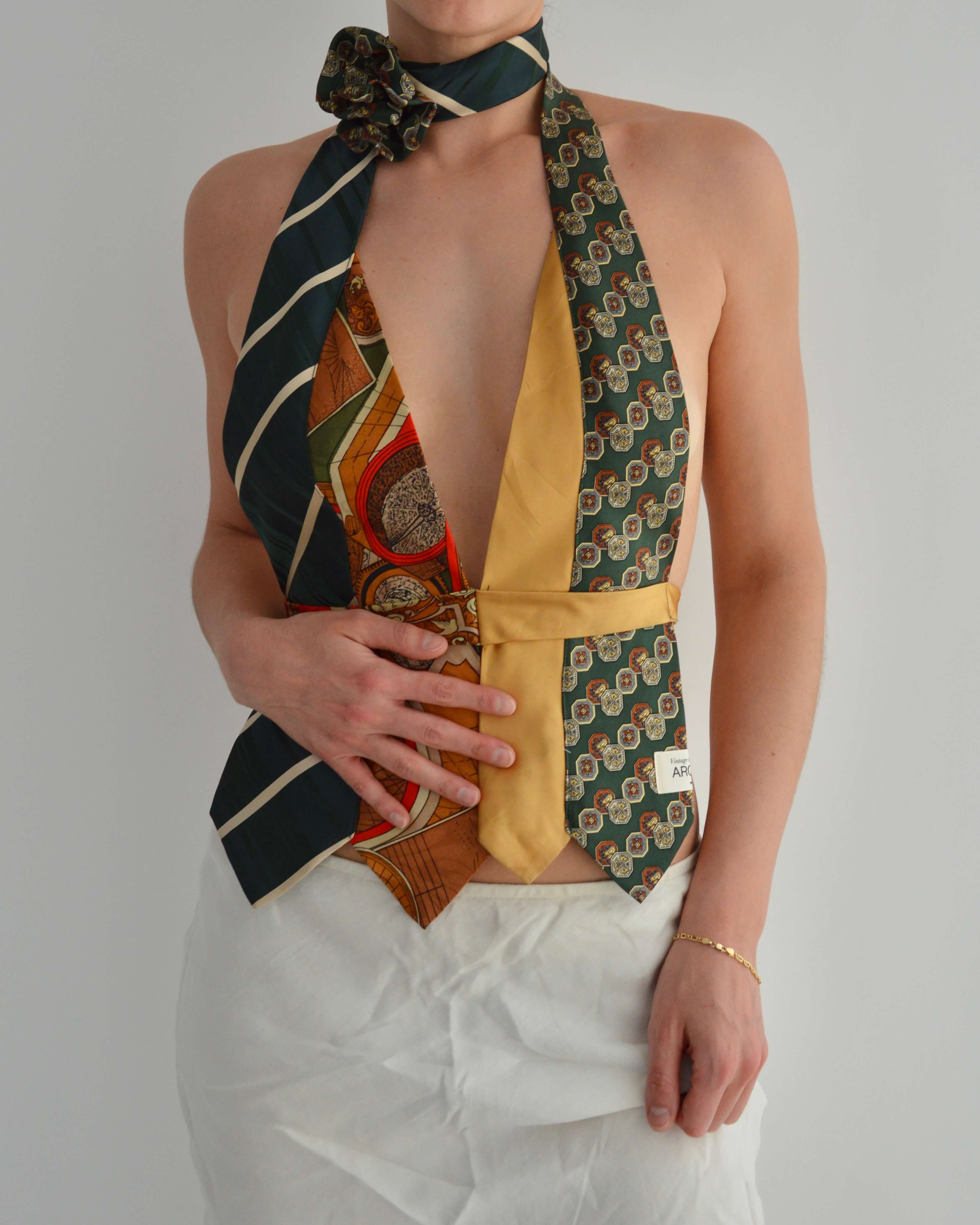 Haut à nouer et ras-de-cou fleuri - n° 34 (S)