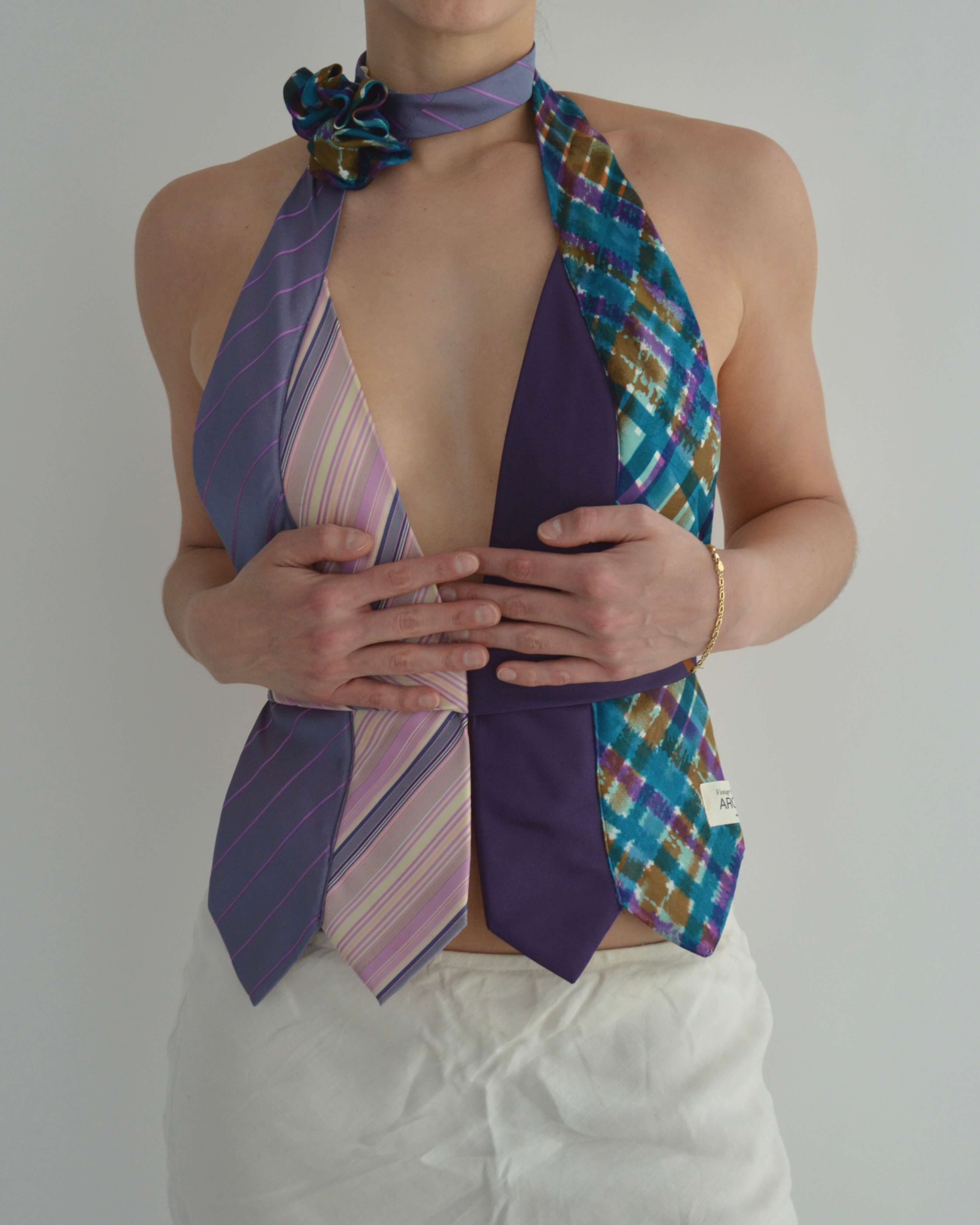 Haut à nouer et ras-de-cou fleuri - n° 35 (S/M)