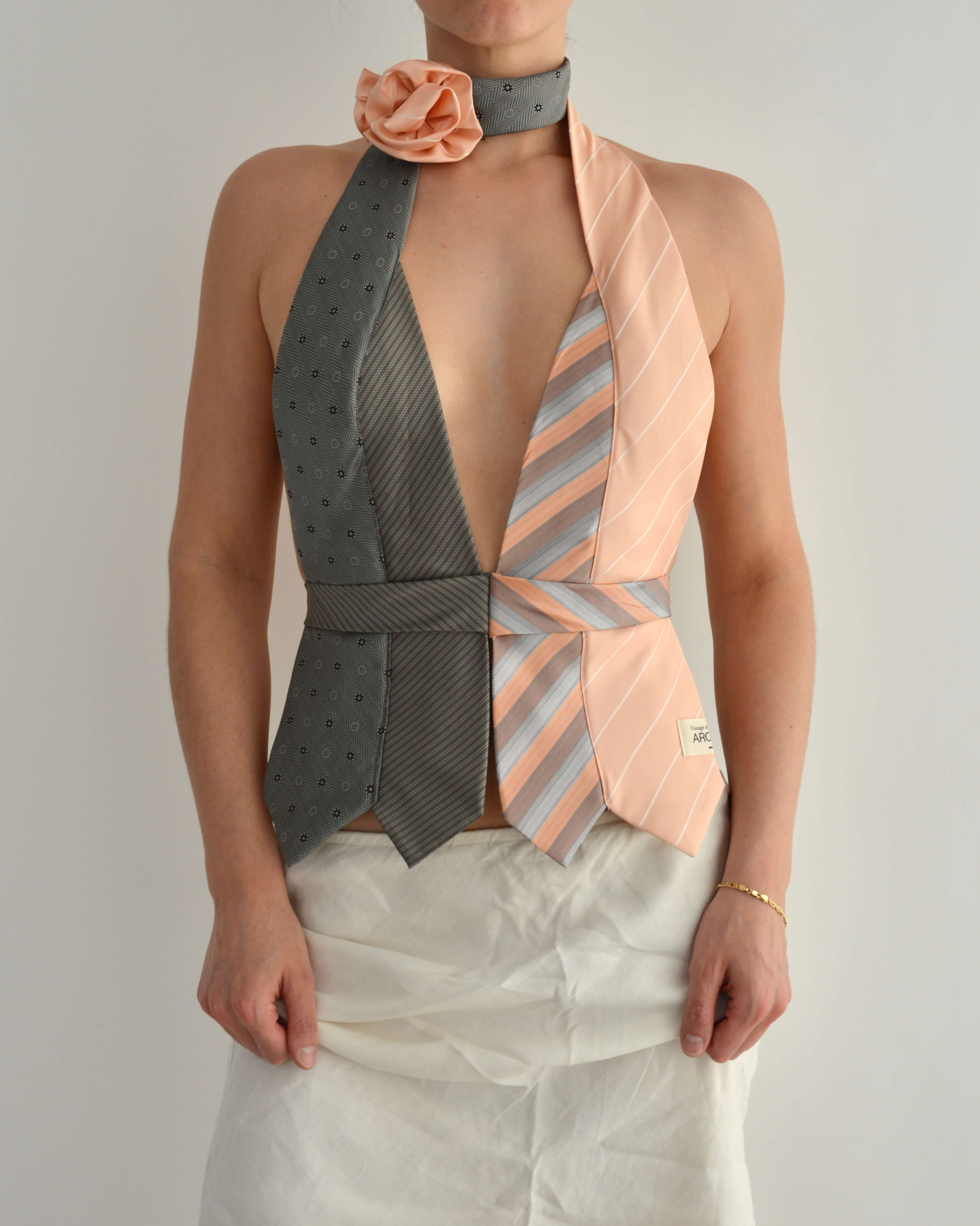 Haut à nouer et ras-de-cou fleuri - n° 38 (S/M)