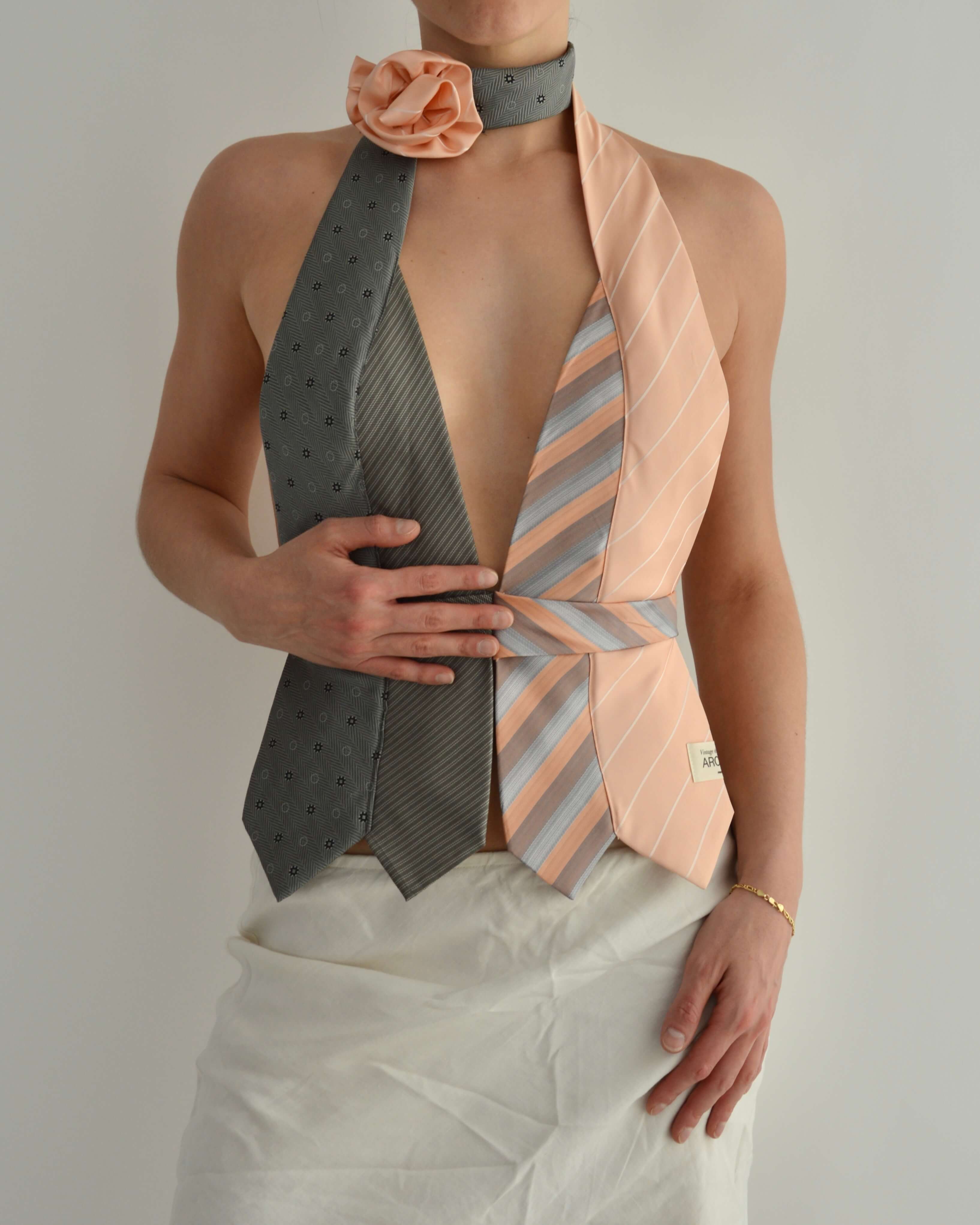 Haut à nouer et ras-de-cou fleuri - n° 38 (S/M)