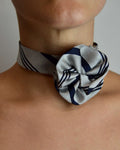 Collier ras-de-cou fleuri - Gris et marine