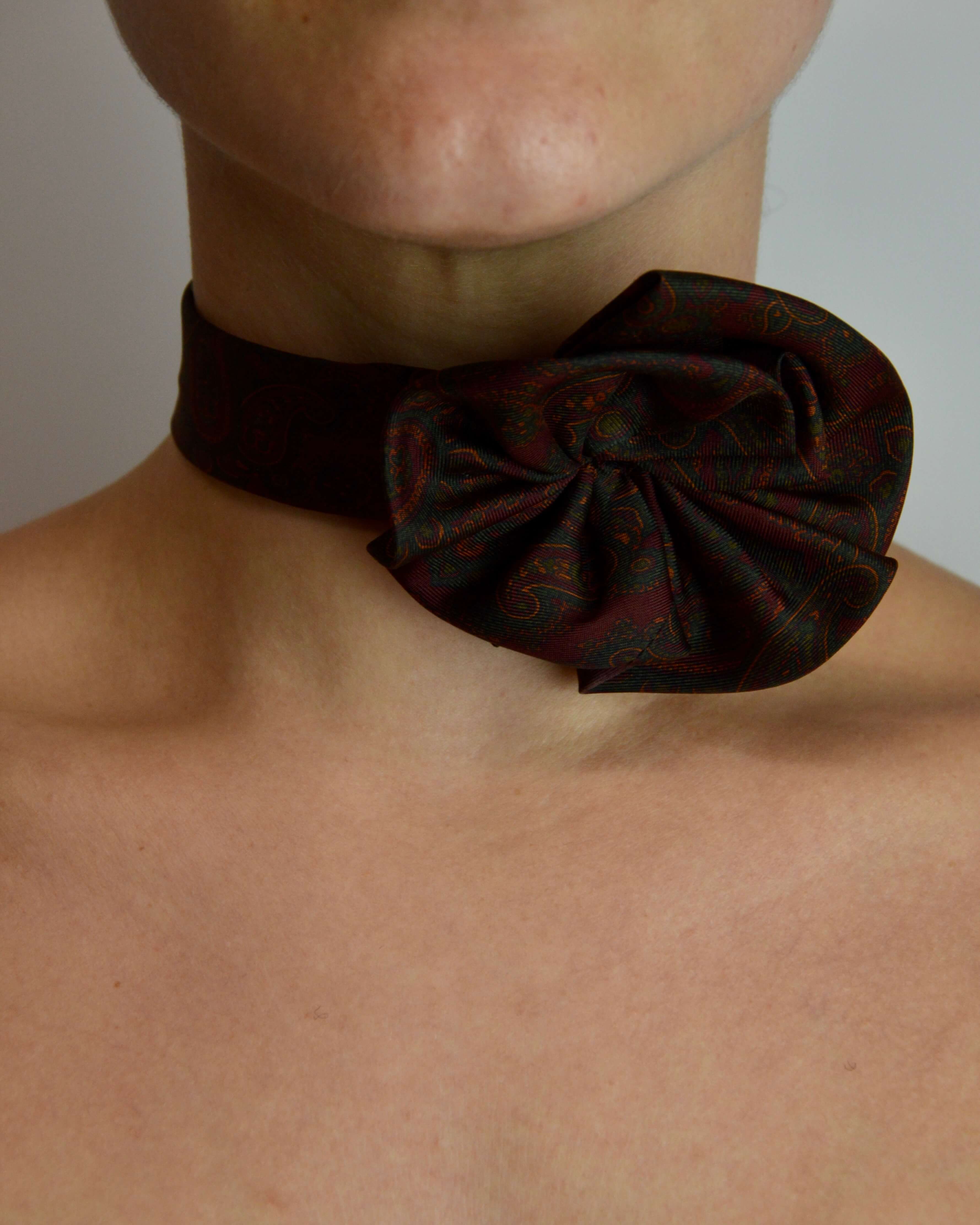 Collier ras-de-cou fleuri - Imprimé vintage