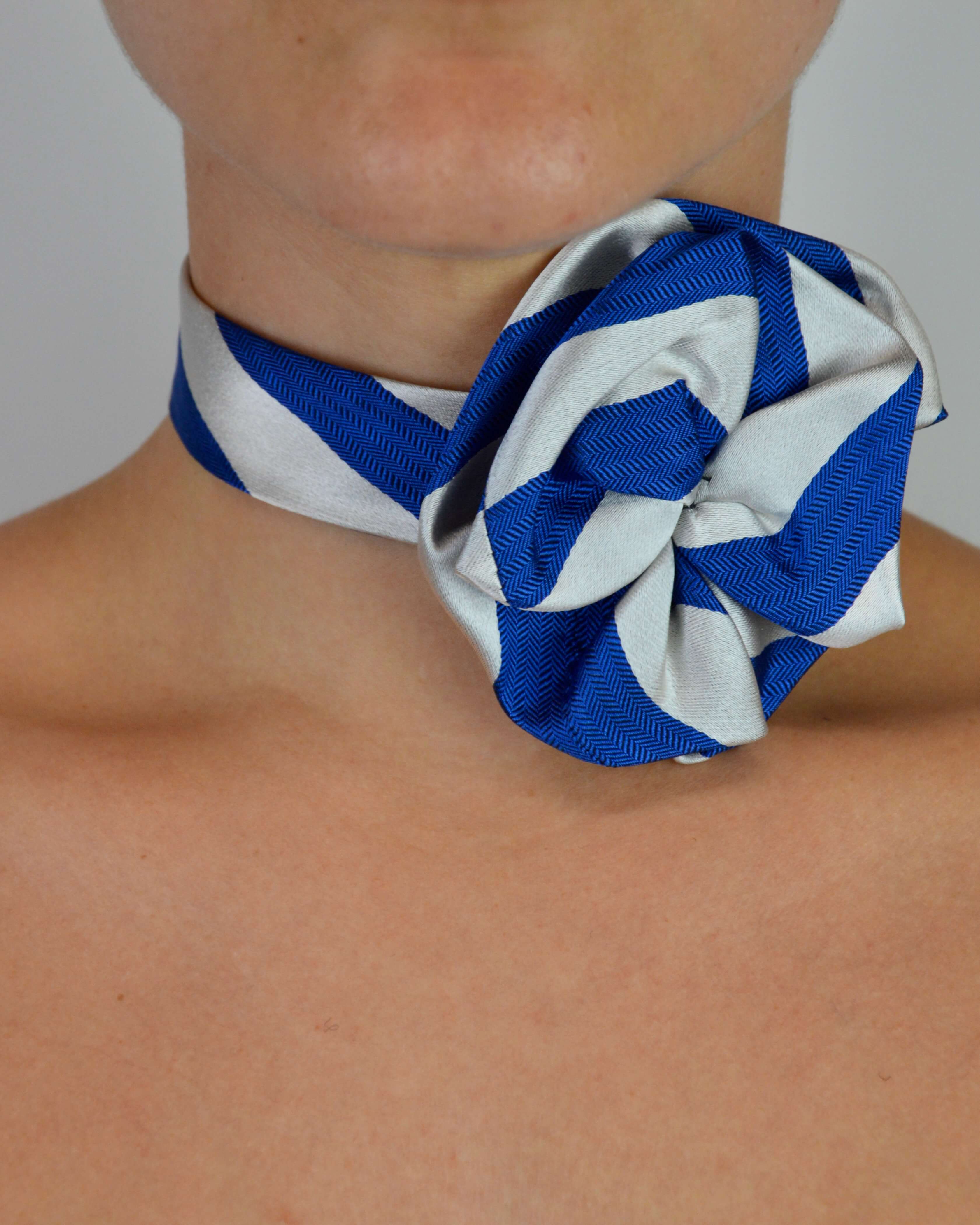 Flower Choker - White & Blue