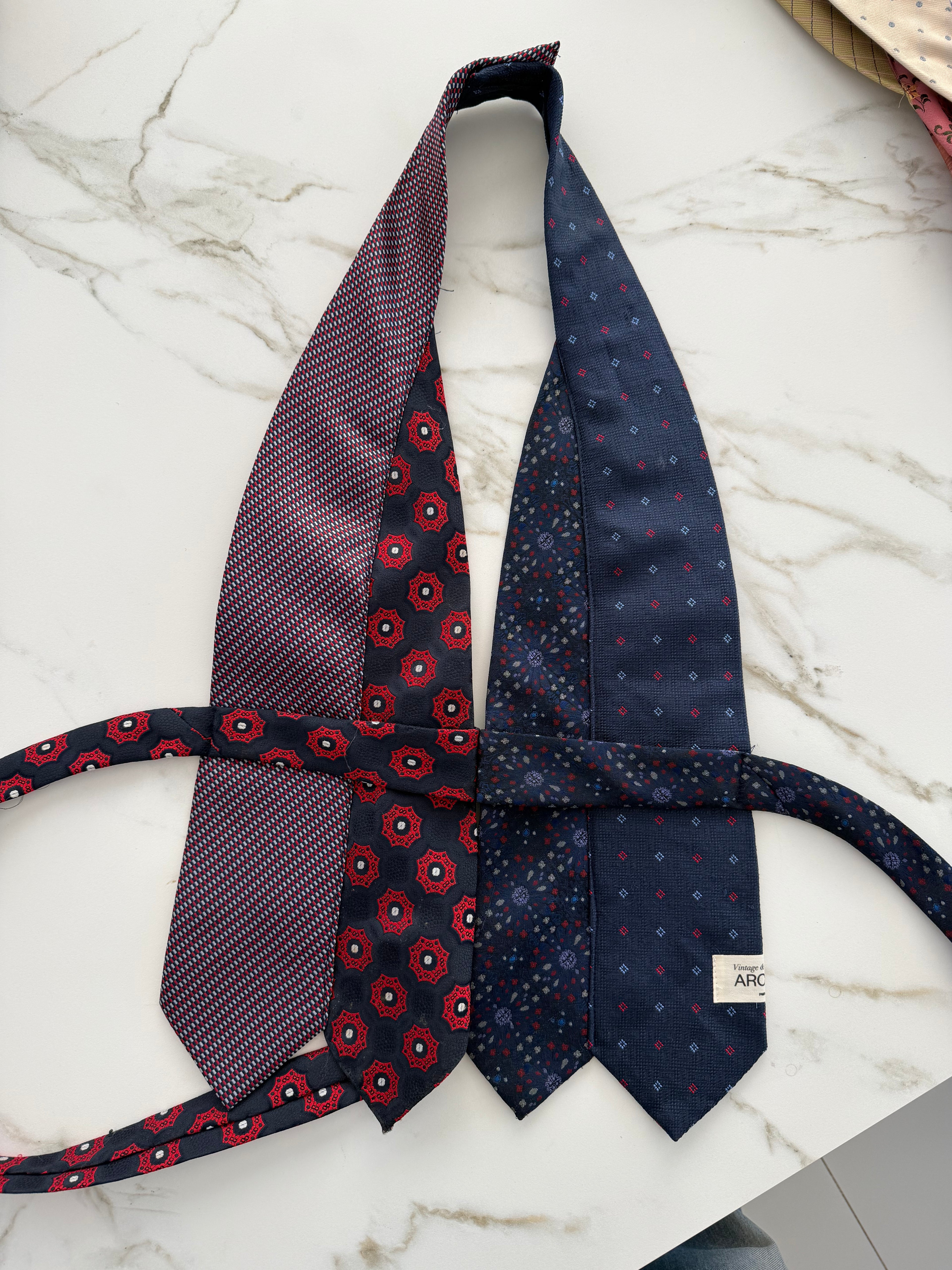 Haut à nouer et ras-de-cou fleuri - n° 40 (XS)