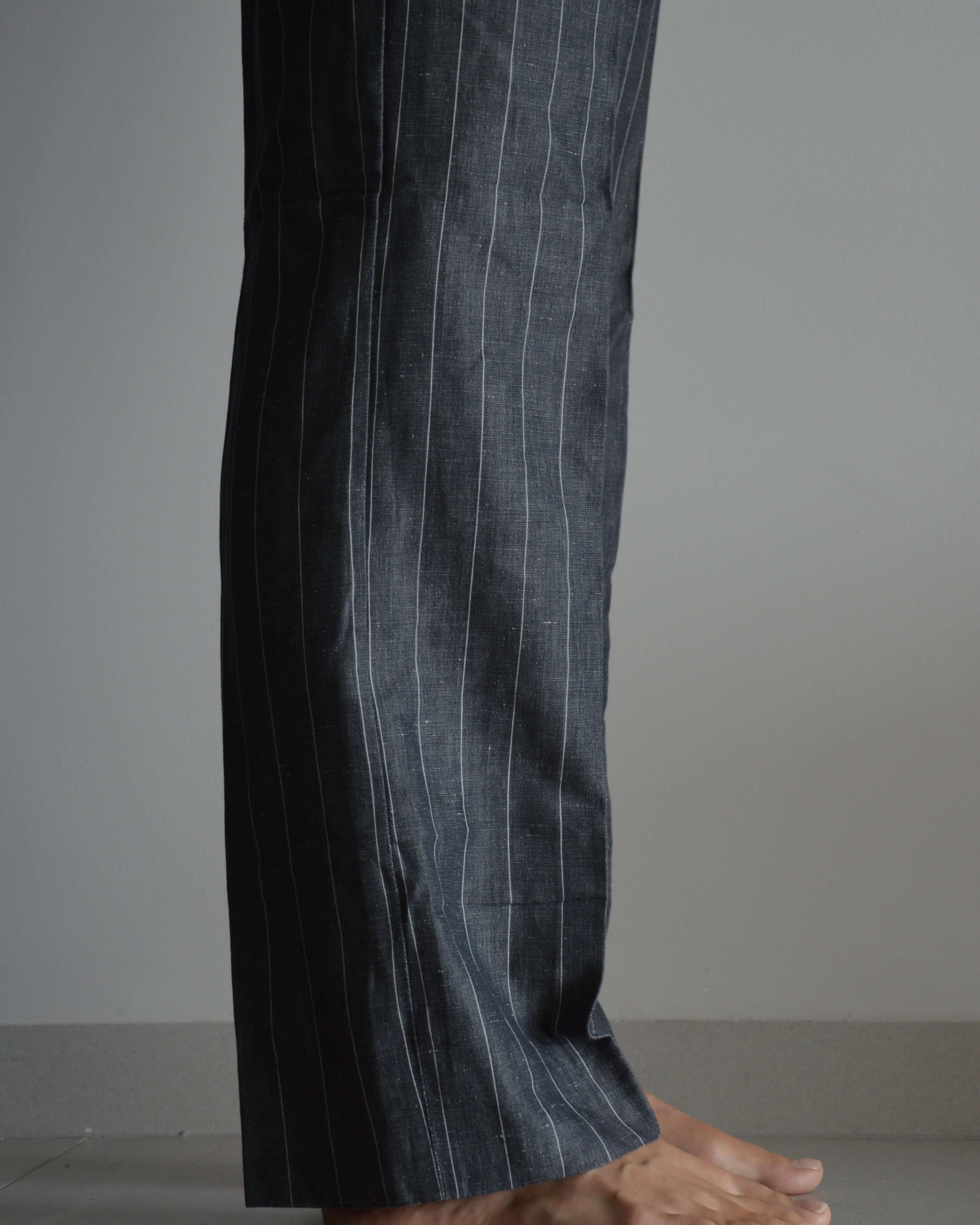 Traje de lino gris a rayas (XS/M)