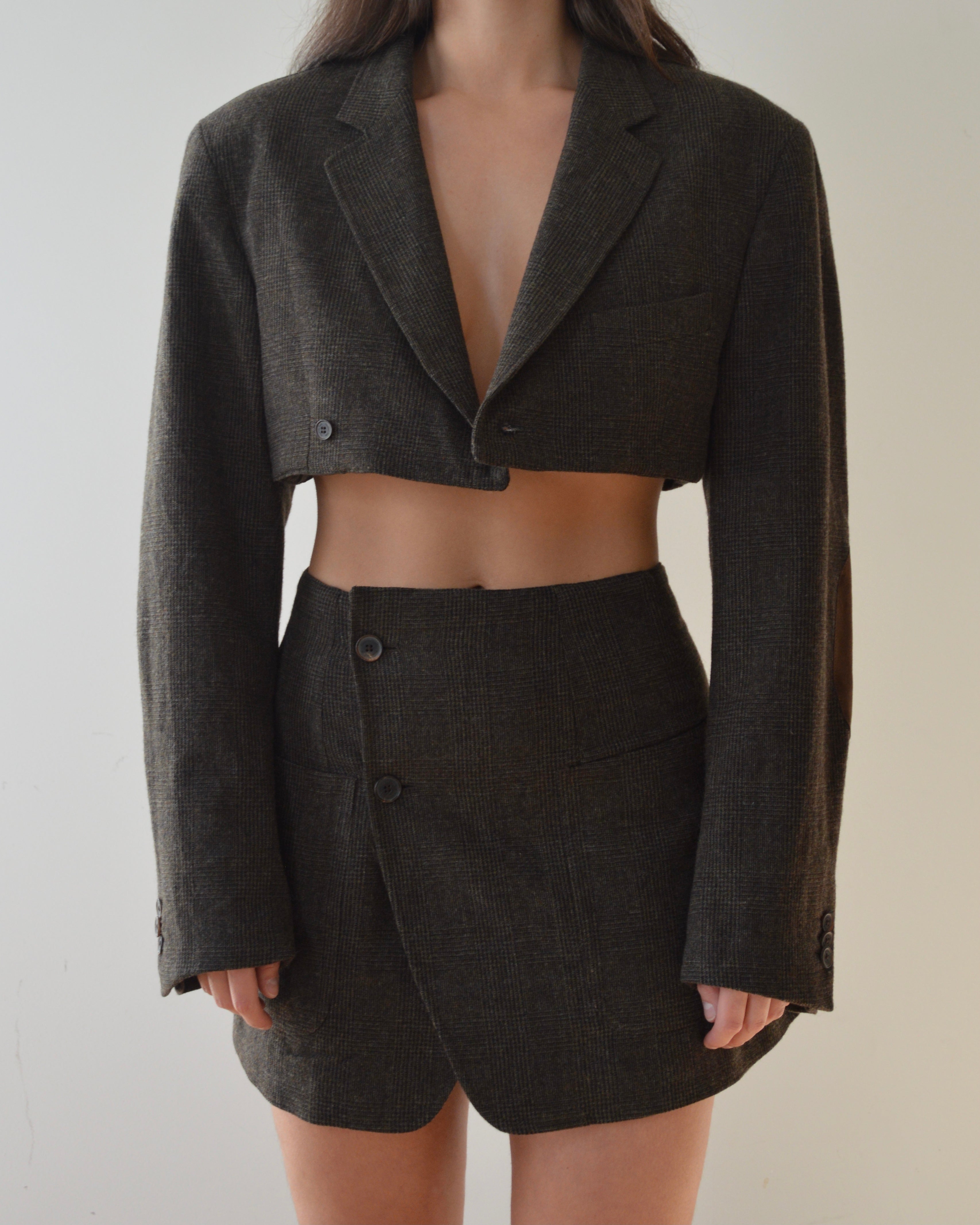 Blaset - sporty elbow detail