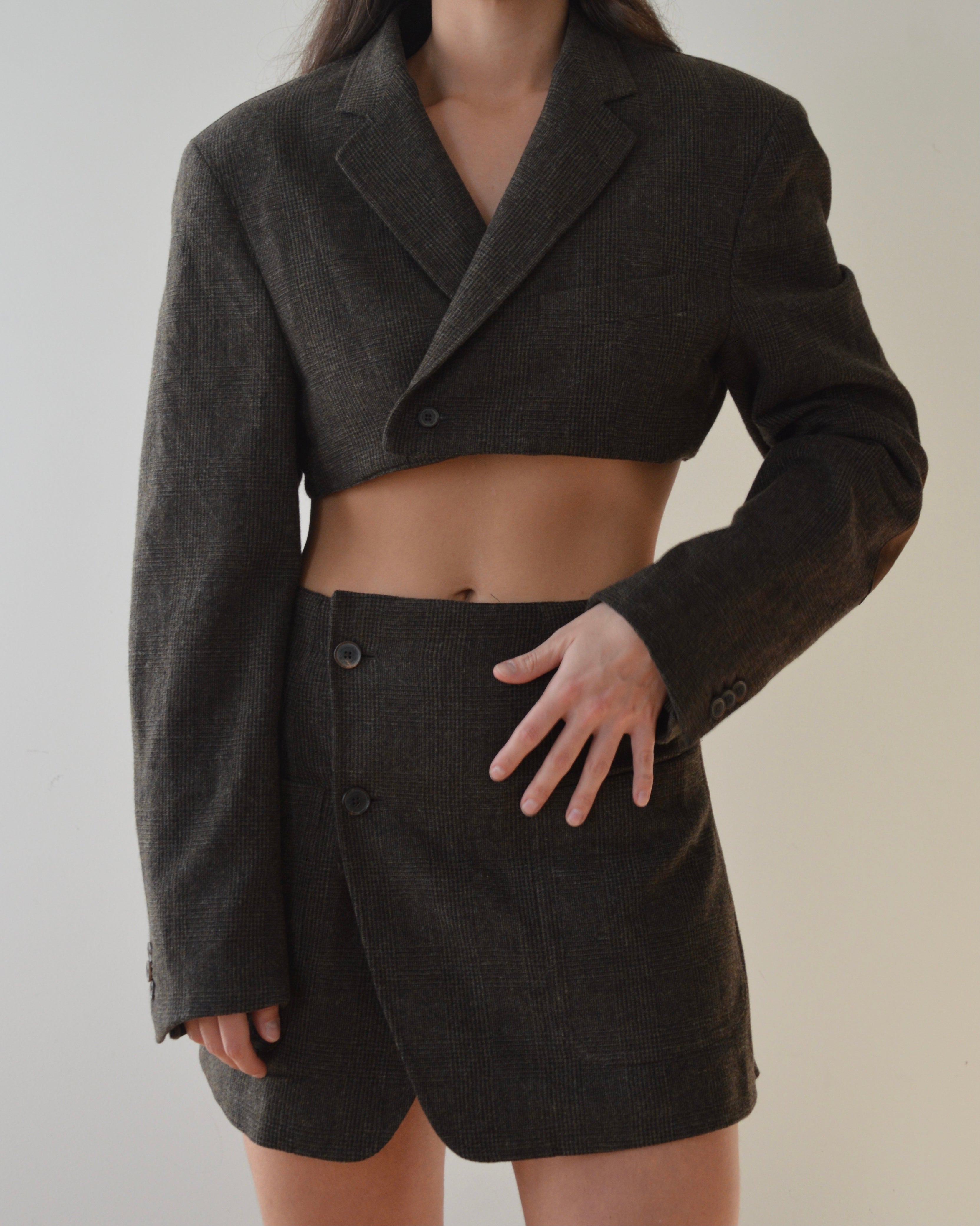 Blaset - sporty elbow detail